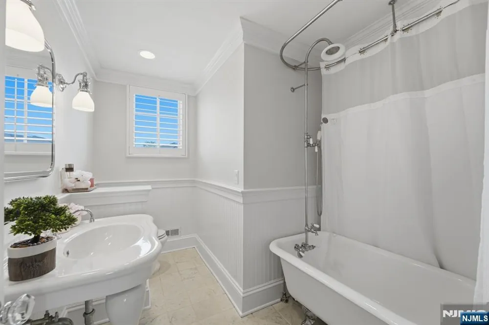 13 Rivers Edge Drive Rumson, NJ 07760