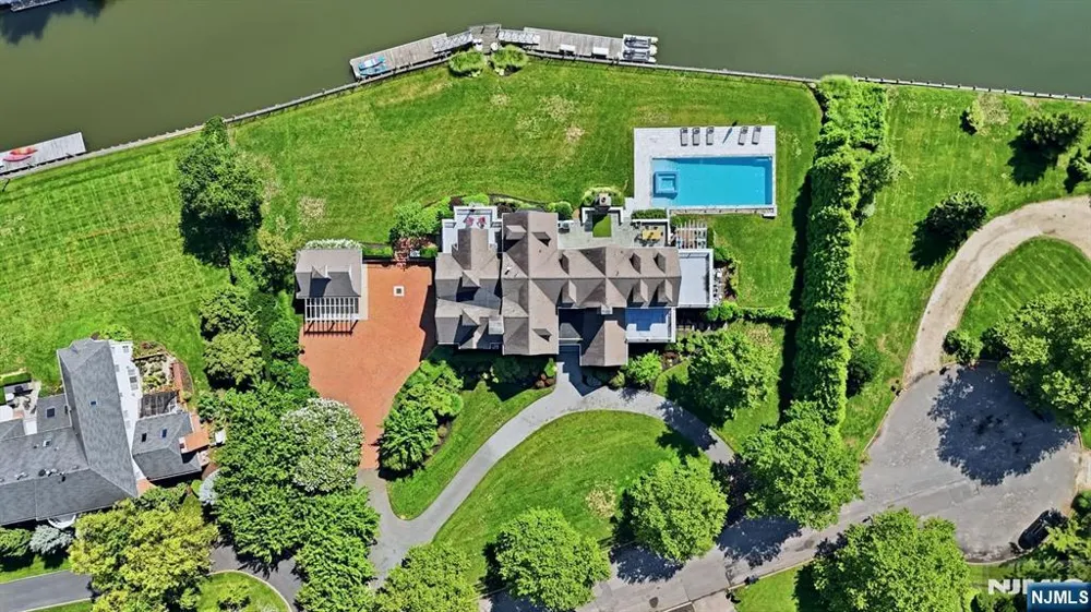 13 Rivers Edge Drive Rumson, NJ 07760