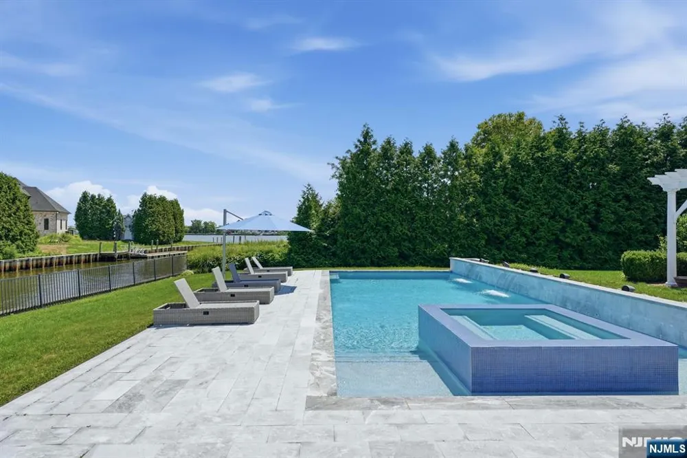 13 Rivers Edge Drive Rumson, NJ 07760