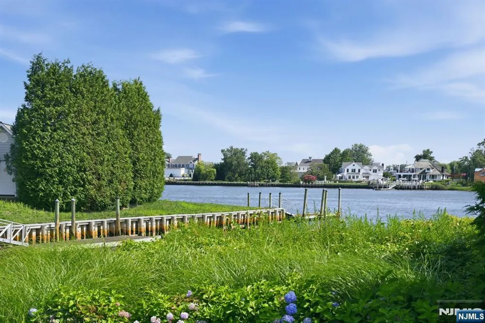 13 Rivers Edge Drive Rumson, NJ 07760