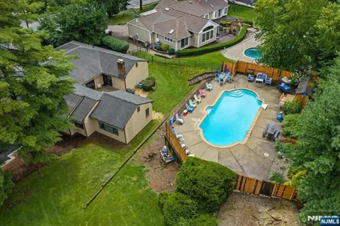 25 N Hillside Avenue
