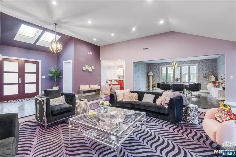 25 N Hillside Avenue Livingston, NJ 07039