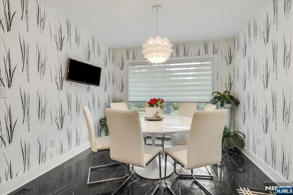 25 N Hillside Avenue Livingston, NJ 07039