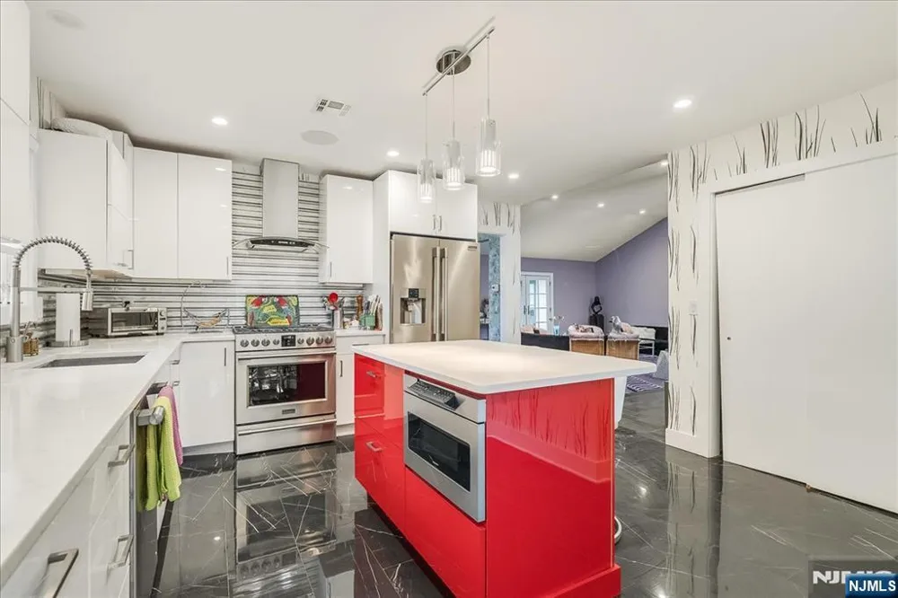 25 N Hillside Avenue Livingston, NJ 07039