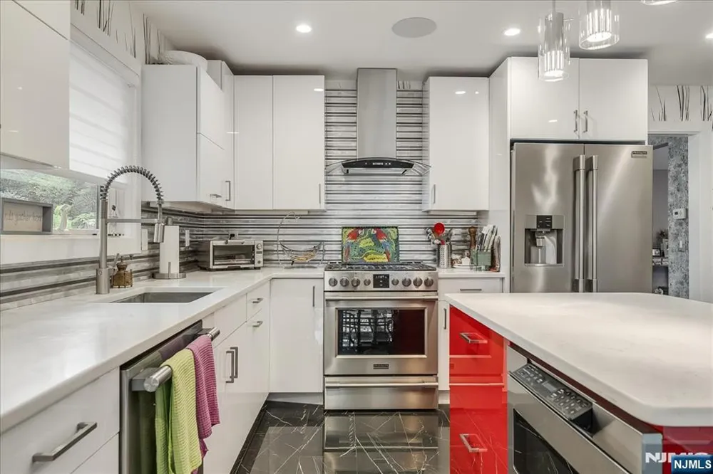 25 N Hillside Avenue Livingston, NJ 07039