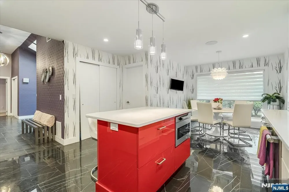 25 N Hillside Avenue Livingston, NJ 07039