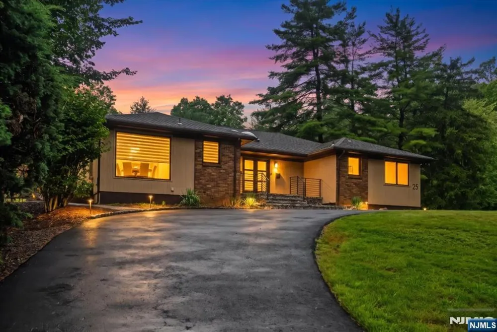 25 N Hillside Avenue Livingston, NJ 07039