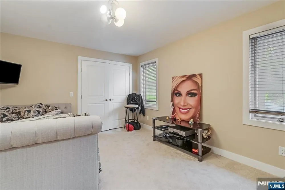 25 N Hillside Avenue Livingston, NJ 07039