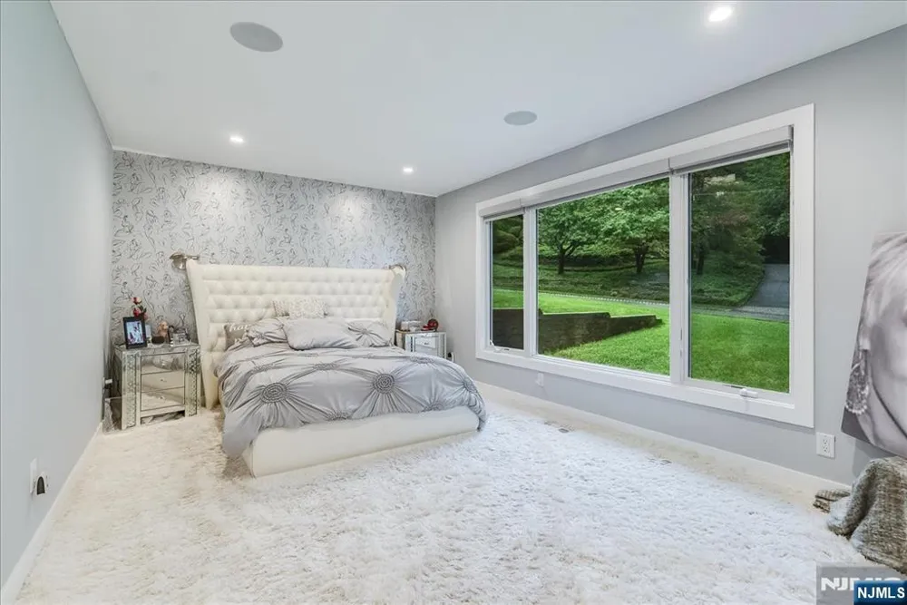 25 N Hillside Avenue Livingston, NJ 07039
