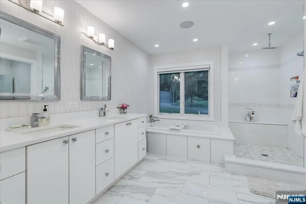 25 N Hillside Avenue Livingston, NJ 07039