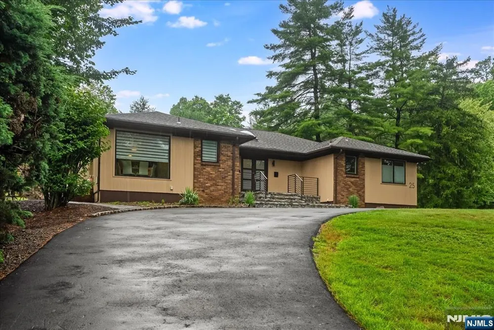 25 N Hillside Avenue Livingston, NJ 07039