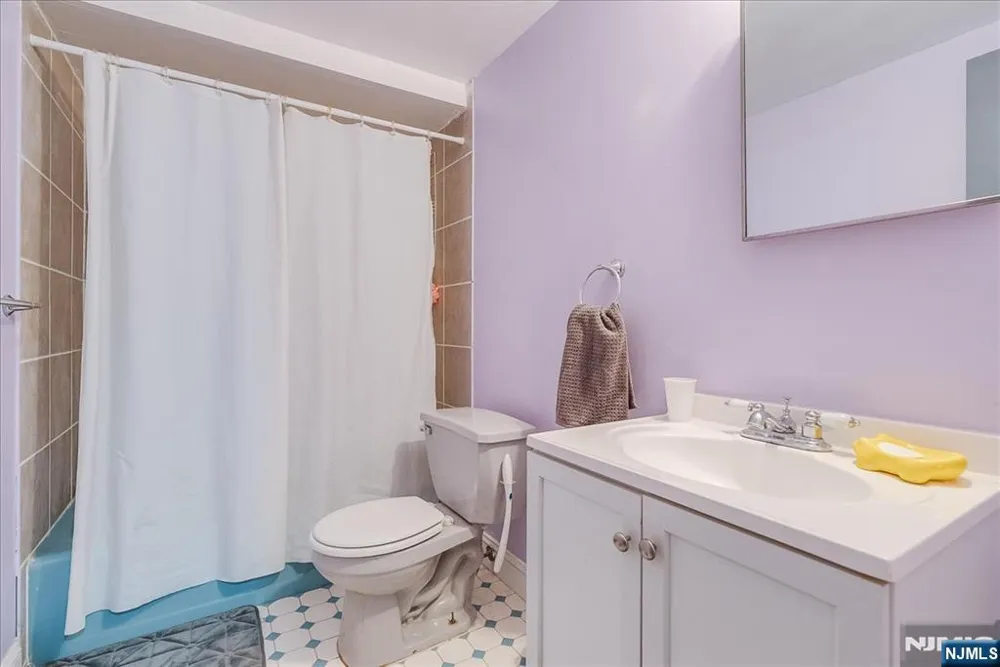 25 N Hillside Avenue Livingston, NJ 07039