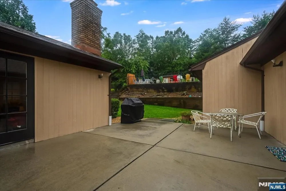 25 N Hillside Avenue Livingston, NJ 07039
