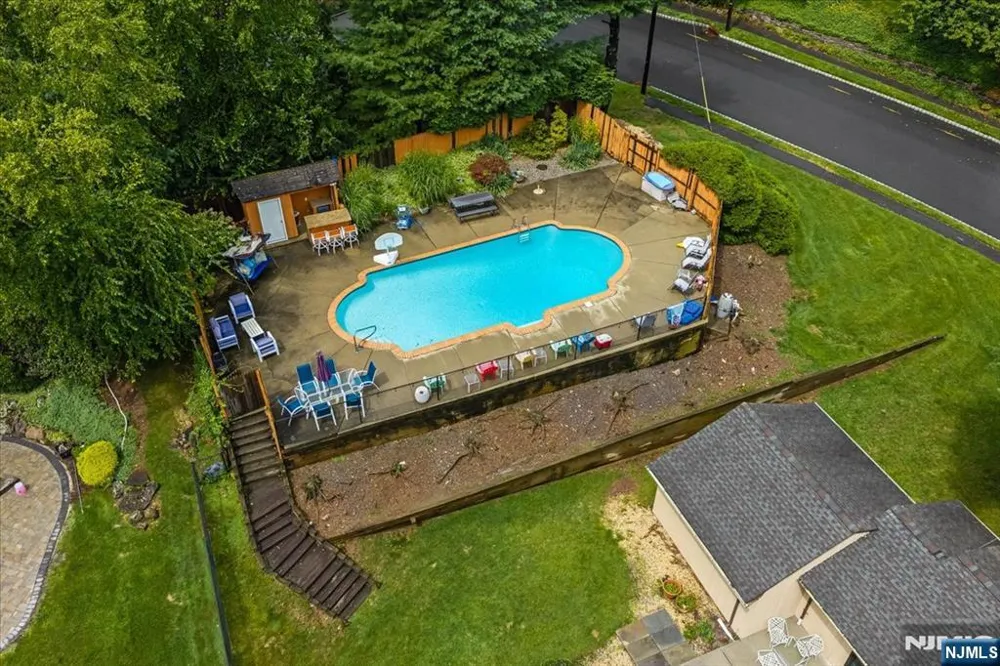 25 N Hillside Avenue Livingston, NJ 07039