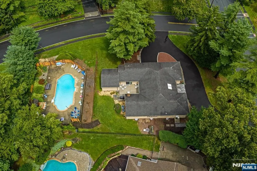 25 N Hillside Avenue Livingston, NJ 07039