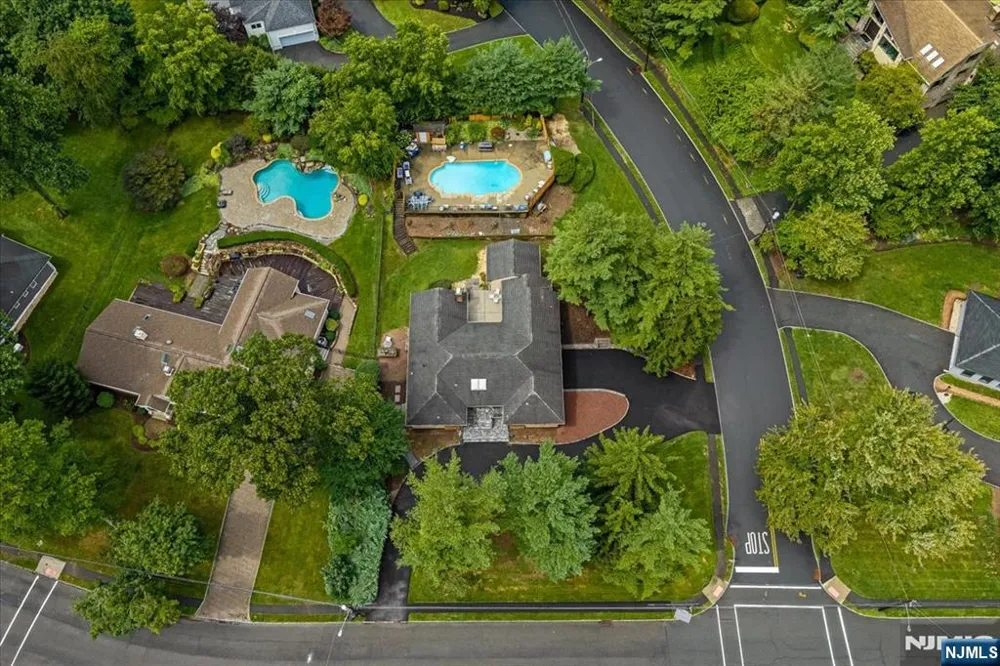 25 N Hillside Avenue Livingston, NJ 07039