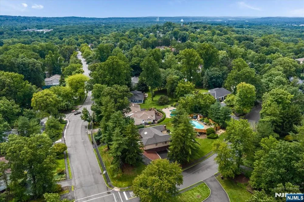 25 N Hillside Avenue Livingston, NJ 07039
