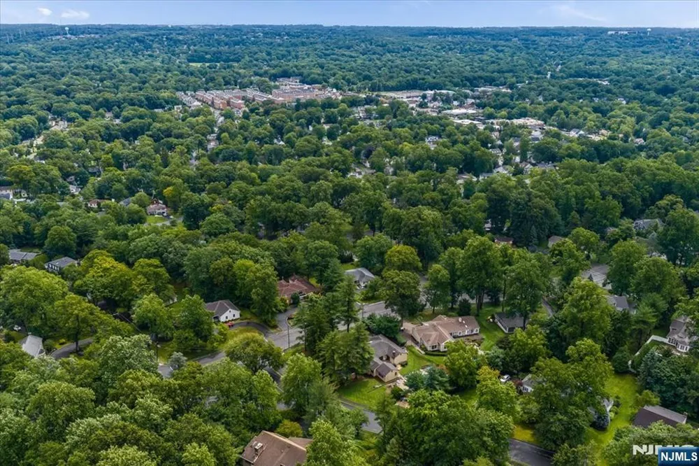 25 N Hillside Avenue Livingston, NJ 07039