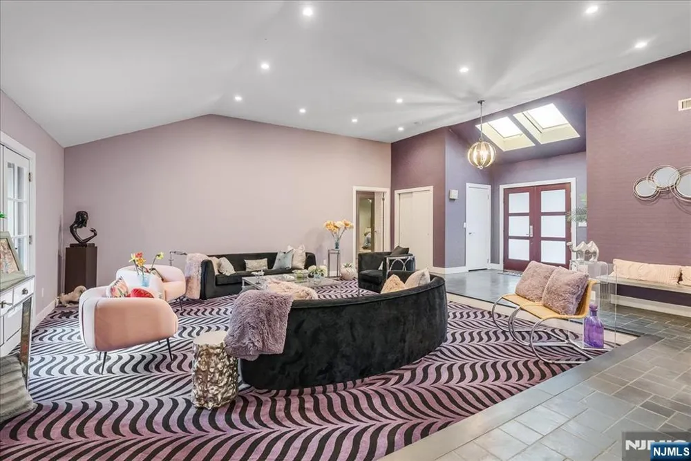 25 N Hillside Avenue Livingston, NJ 07039