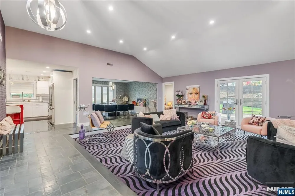 25 N Hillside Avenue Livingston, NJ 07039