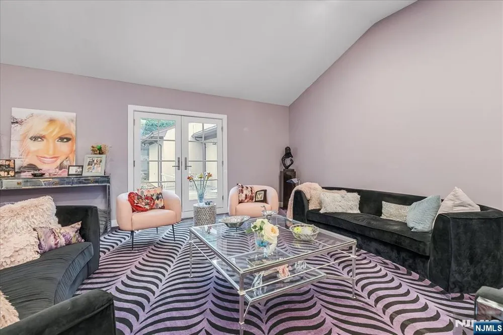 25 N Hillside Avenue Livingston, NJ 07039