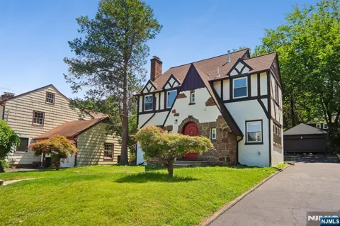 6 Norfolk Avenue