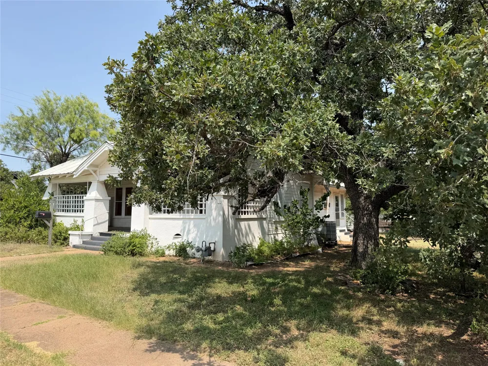 1012 W 12th Street Cisco, TX 76437