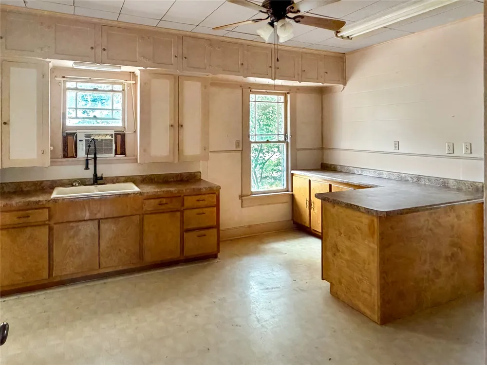 1012 W 12th Street Cisco, TX 76437