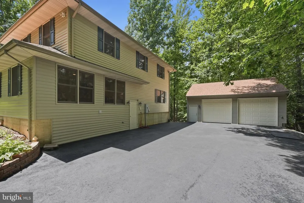 8109 COUNSELOR ROAD Manassas, VA 20112