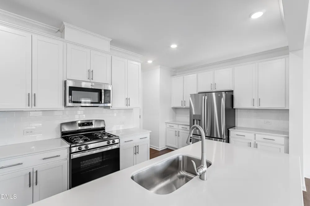 1045 Red Finch Way Angier, NC 27501