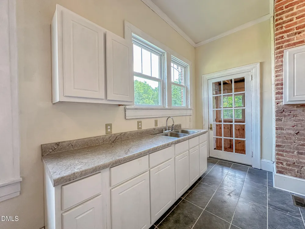328 Main Street Warrenton, NC 27589
