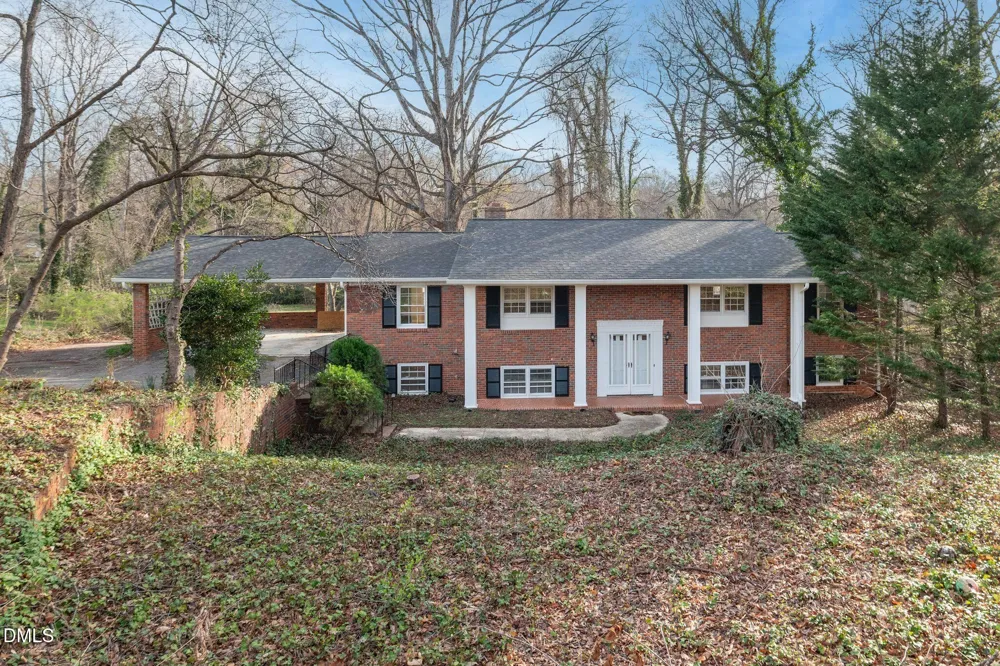 624 Brentwood Court Winston-Salem, NC 27104