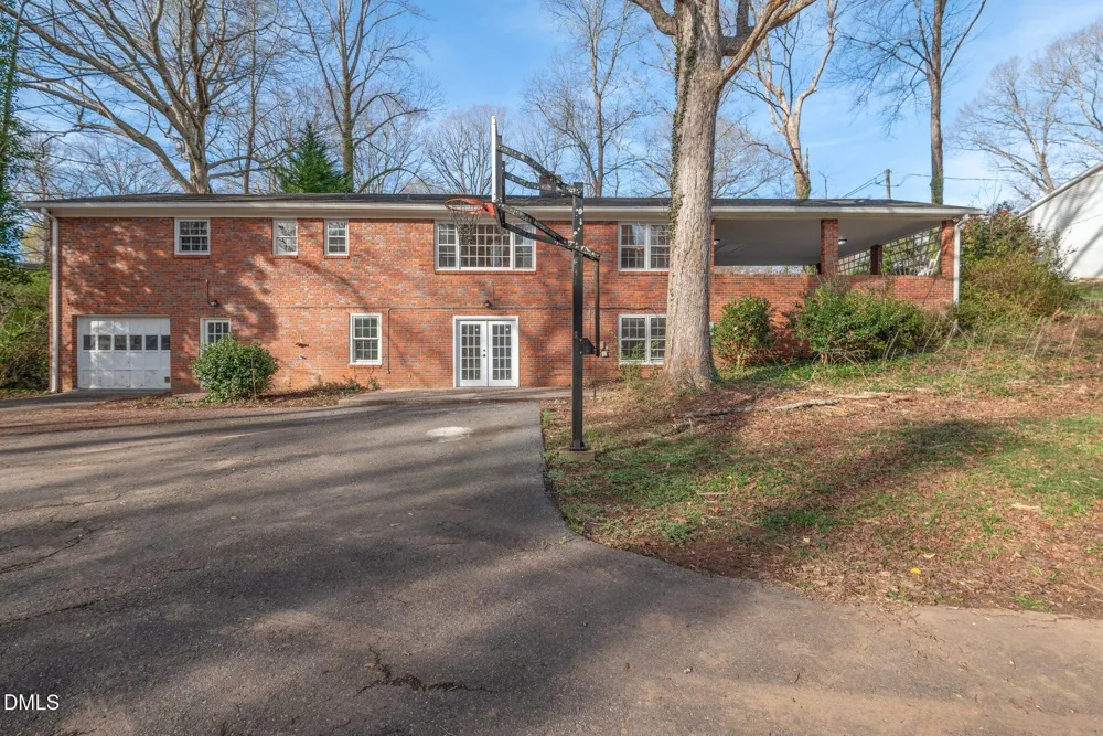 624 Brentwood Court Winston-Salem, NC 27104