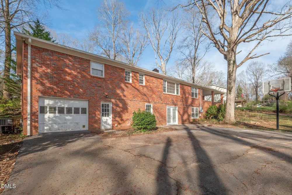 624 Brentwood Court Winston-Salem, NC 27104