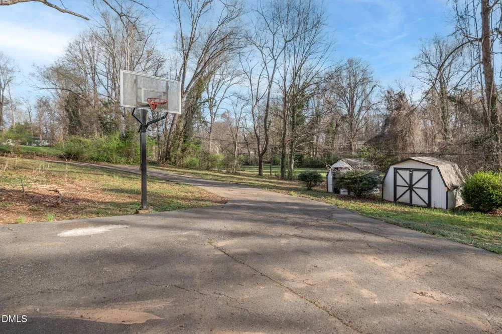 624 Brentwood Court Winston-Salem, NC 27104