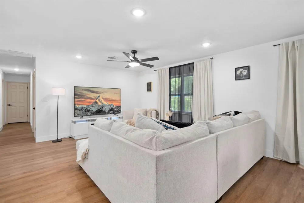 955 Tomes Court Orlando, FL 32825