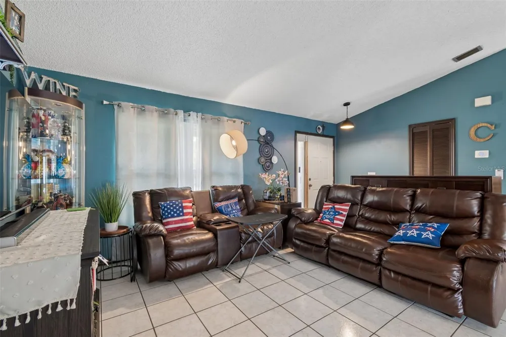 10326 OUT ISLAND DRIVE Tampa, FL 33615