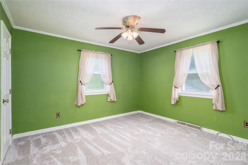 614 W Westview Street Gastonia, NC 28052
