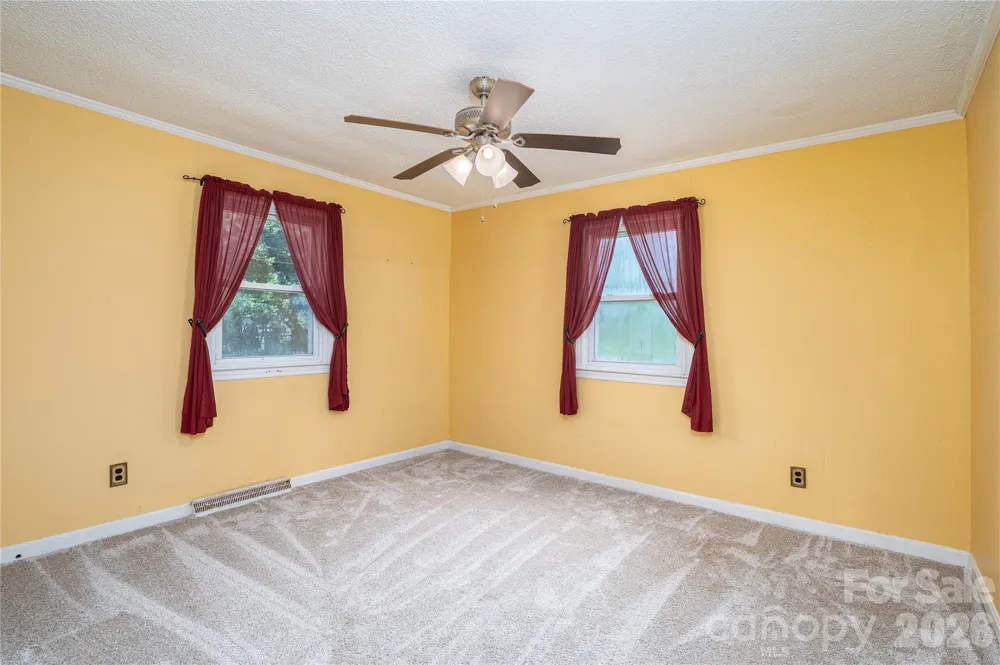614 W Westview Street Gastonia, NC 28052
