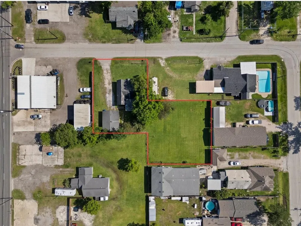 104 Avenue E Highlands, TX 77562