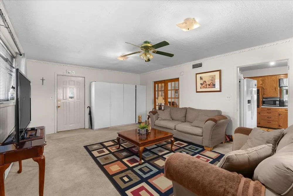 104 Avenue E Highlands, TX 77562
