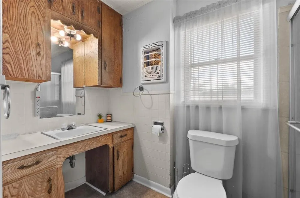 104 Avenue E Highlands, TX 77562