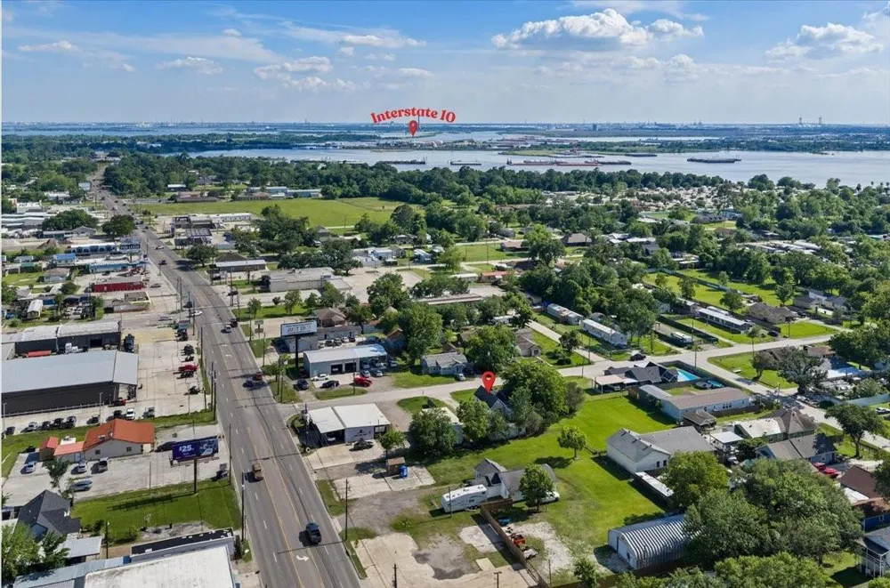 104 Avenue E Highlands, TX 77562