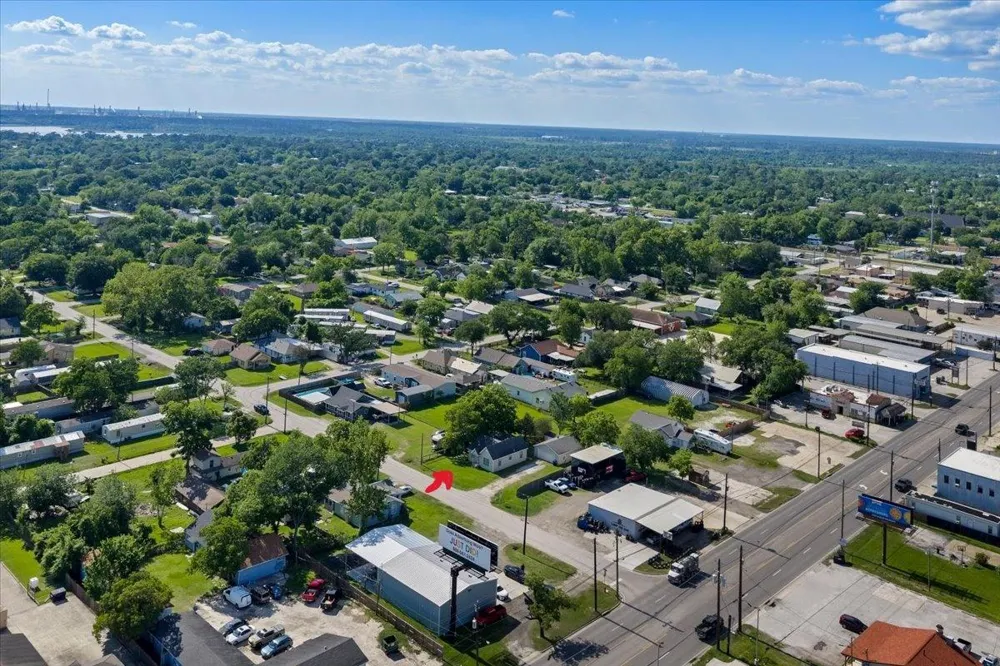 104 Avenue E Highlands, TX 77562