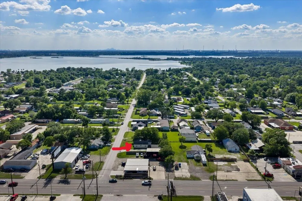 104 Avenue E Highlands, TX 77562