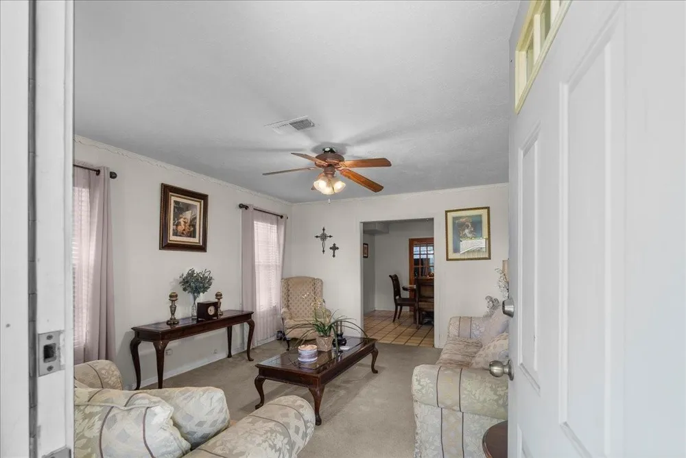 104 Avenue E Highlands, TX 77562