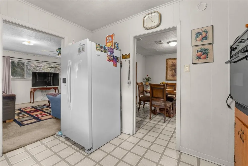 104 Avenue E Highlands, TX 77562