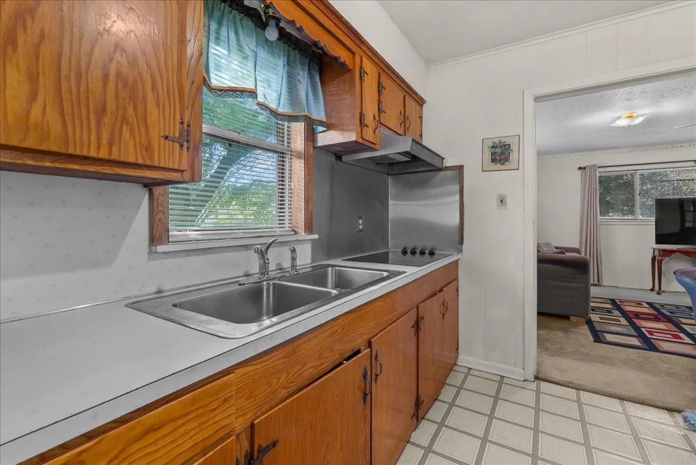 104 Avenue E Highlands, TX 77562