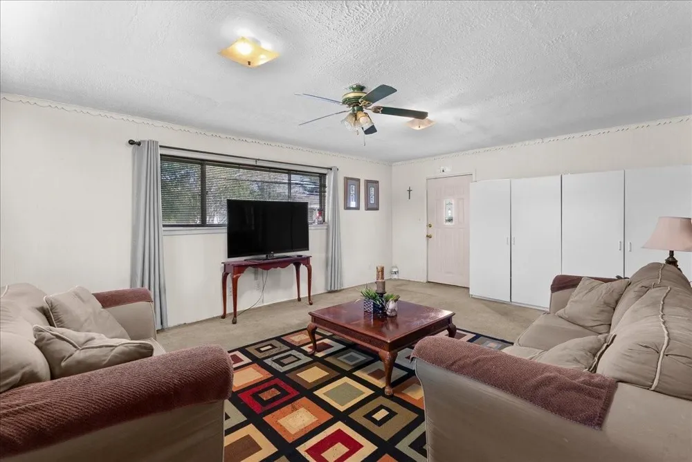 104 Avenue E Highlands, TX 77562