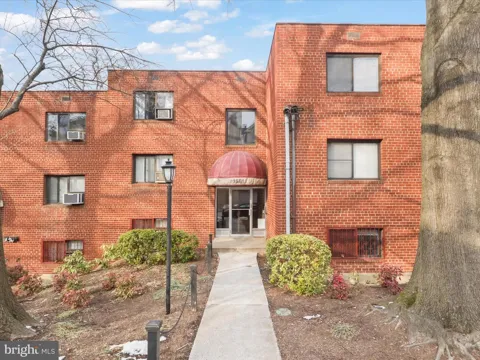 1581 COLONIAL TERRACE #201-X